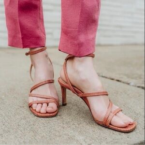 Inez Sophia Sandal in pink lizard size 7.5 N